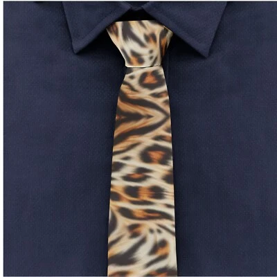 Corbata hecha a mano con estampado de animales de leopardo Resort Club ropa para el cuello de lujo Foto 1 de 4