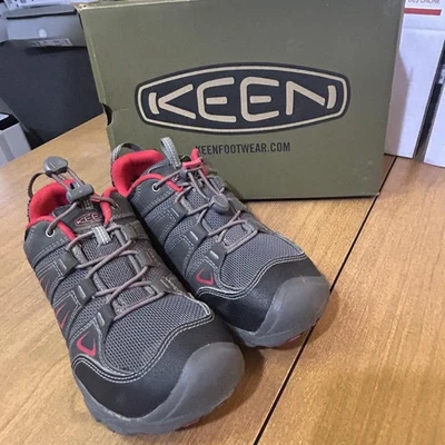 KEEN Oakridge Low WP Shoes Youth Size 4 Black/Red Waterproof Hiking 1015185 - Image 1 of 4