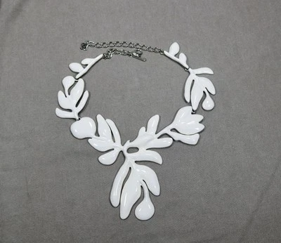 oscar de la renta White Enameled Abstract Flower Statement Necklace  - Image 1 of 4