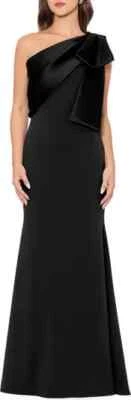 Vestido de sirena Betsy & Adam negro con lazo de un hombro crepé talla 8 $269 Foto 1 de 3