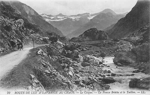 C023 France, Route de Luz a Gavarnie au Chaos Le Casque vintage postcard - Picture 1 of 2