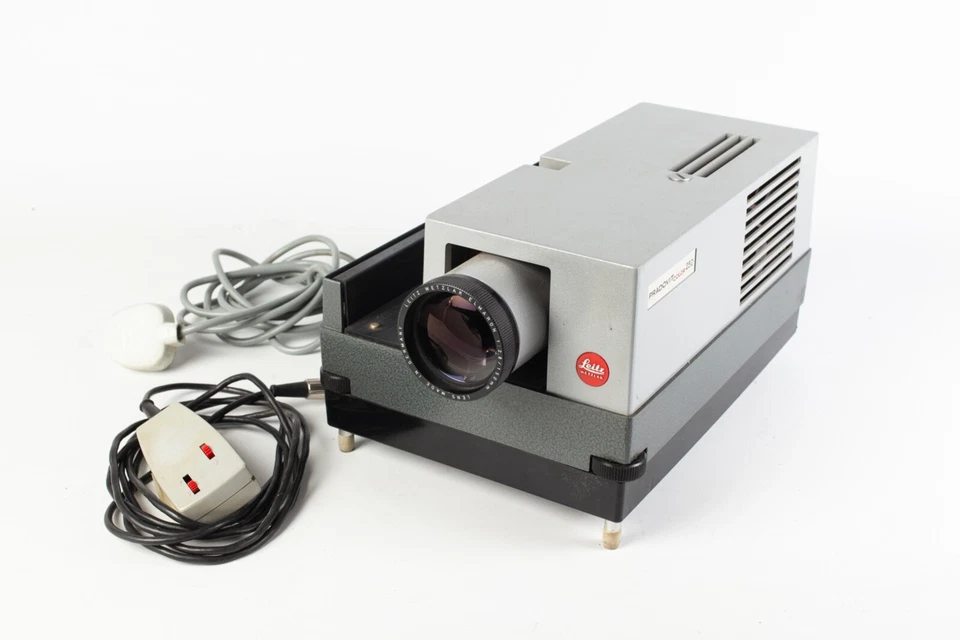 Leitz Pradovit Color 250  35mm Projector + Elmaron 150mm f2.8 Lens. 110/240 Volt - Image 1 of 4