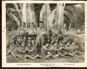 DOWN to THEIR LAST YACHT Original 1934 8 x 10 RKO Still Hawaiian Natives vv - Picture 1 of 2