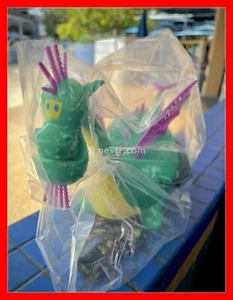 DISNEYLAND MAIN STREET ELECTRICAL PARADE DRAGON ELLIOT POPCORN BUCKET IN HAND NW - Picture 1 of 10
