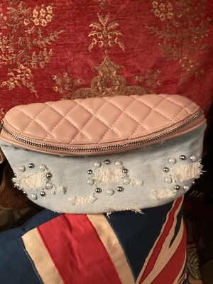 JOLI SAC BOUM FEMMES, SAC DE VOYAGE, LOOK DENIM/PERLE EN DÉTRESSE PAR VIMODA PARIS. - Photo 1/4