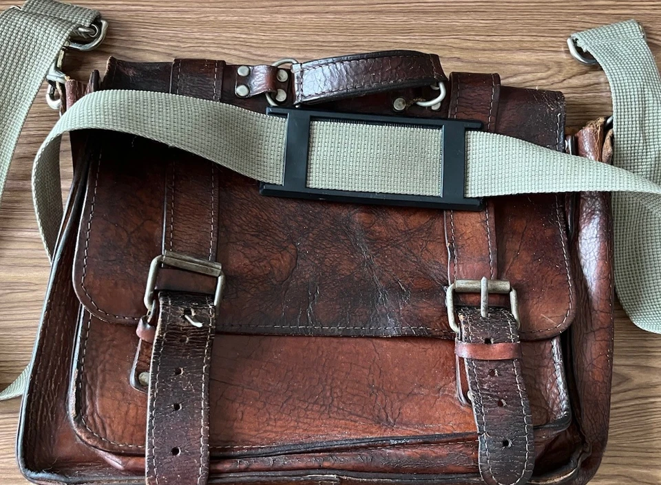 Maletín de cuero marrón oscuro vintage de los años 50 con cierre de hebilla hecho en Francia 15x12 Foto 1 de 4