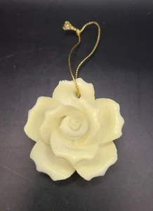 China de hueso fino vintage blanco-amarillo rosa adorno de Navidad medio oeste de Taiwán - Imagen 1 de 10