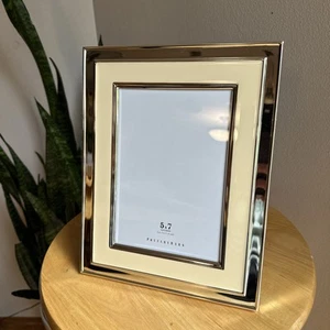 Pottery Barn White Enamel for 5” x 7” Photo / Rectangular Frame/ NEW-in-BOX - Picture 1 of 12