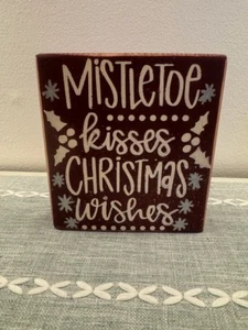 FARMHOUSE,HOME DECOR,HANDPAINTED,RUSTIC- MISTLETOE KISSES CHRISTMAS  -WOOD SIGN - Picture 1 of 1