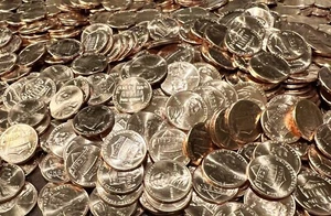 One 2024 Uncirculated Lincoln Shield Penny With No Mint Mark Randomly Picked. - Picture 1 of 3