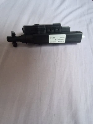 OEM Volvo Xc 60 2008-2013 Headlight Washer Nozzle - Image 1 of 4