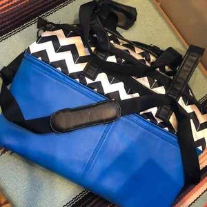 Lululemon two tone and chevron gym bag! - Picture 1 of 12