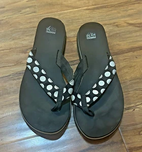 Montego Bay Club Flip Flop Style Sandals (Size 11 Women’s) Polka Dot Black White - Picture 1 of 4
