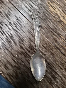 Antigua cuchara de recuerdo de plata esterlina de Nueva York Estatua de la Libertad 29,4 gramos - Imagen 1 de 4