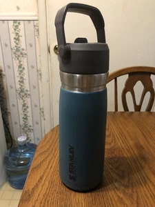 Stanley The Go Flip Straw 22 Oz Water Bottle Lagoon Blue - Picture 1 of 5