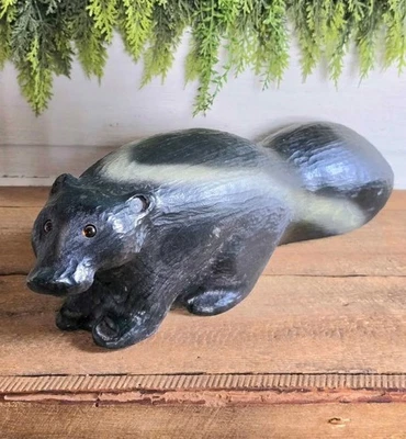 Talladores de cielo grande Jeff Fleming madera de pino tallada mofeta vintage escultura pies de oso Foto 1 de 4