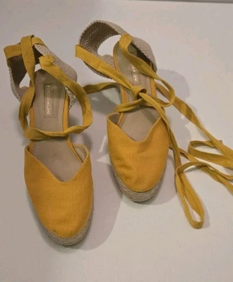 Antonio Melani Yellow Espadrille Sunshine Beach Vacay Spring Break Island Sandal Foto 1 de 4