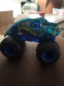 Camión Monster Jam Crushstation Chroma Frost 2017 Hot Wheels 1:64 - Imagen 1 de 5