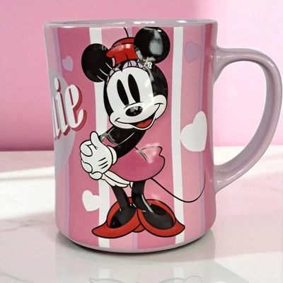 Disney Store MINNIE MOUSE Taza de Café Lavanda y Rosa, Corazones Superficie Repujada 3D Foto 1 de 4