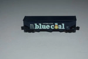 Z Scale WDW Reading Bluecoal 3-Bay Hopper with Load C53637 - Picture 1 of 2