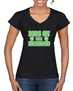 Camiseta Dibs On The Redhead Divertida Irlandesa Bebida Clásica Mujer Estándar Cuello en V - Imagen 1 de 4