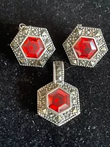 SET ORECCHINI E PENDENTI IN ARGENTO STERLING DI ALTA GAMMA DI DESIGN GRANATI E MARCASITE - Foto 1 di 10