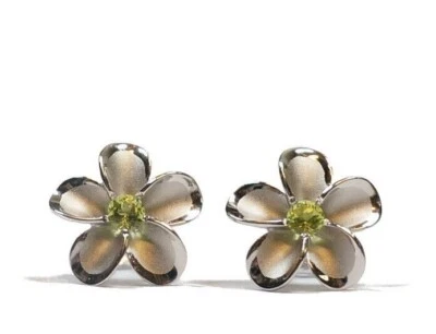 Pendientes de peridoto de plata de ley 925 - Flor de plumeria hawaiana  Foto 1 de 3