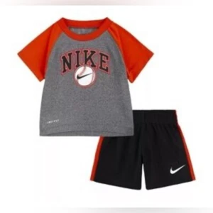 Conjunto corto Nike Ragland naranja/gris para niños talla 7 usado en excelente estado - Imagen 1 de 8