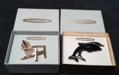 Broche prendedores vintage firmados Liz Claiborne dos delfines y silla de césped Foto 1 de 4
