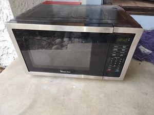 Magic Chef 0.9 cu. ft. Countertop Microwave Stainless Steel Gray Cavity HMM990ST - Picture 1 of 4