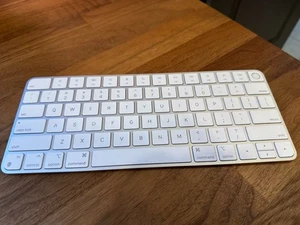 Klawiatura Apple Magic z Touch ID - biała - model A2449 - Zdjęcie 1 z 2