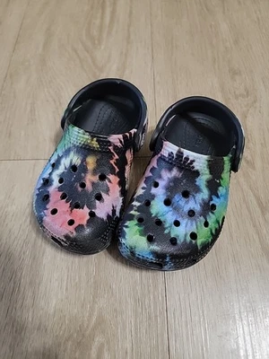 Zapatos Crocs Negro Tie Dye Niños Talla C 7 Coloridos Excelente Estado  Foto 1 de 4