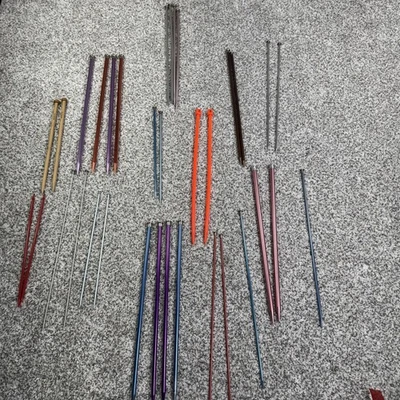 Lote Agujas de Tejer Boye Tamaños Surtidos 4 8 10 10.5 11 13 15 16 Madera Metal Rojo Foto 1 de 4