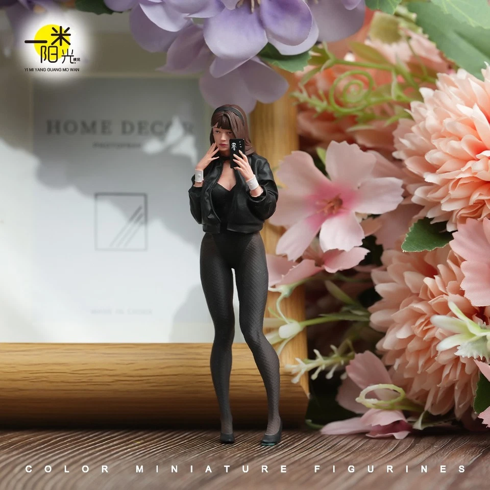 Диорама реквизит смолы 1/24 селфи чулок девочка кукла сцена фигурка расписная модель - Изображение 1 из 4