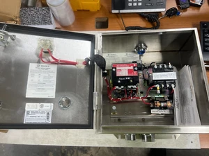 NEU QUADRATISCH D 30A GESCHLOSSENER BELEUCHTUNGSSCHÜTZ 3Ø 120V SPULE 600V 8903SMW1V81CFF4T - Bild 1 von 18
