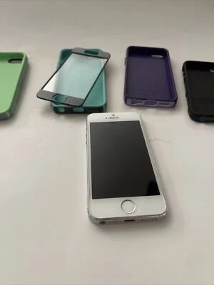 Apple iPhone 5s 16GB Apple IPhone 5s Unlocked  Used Gray White 3G - Image 1 of 4