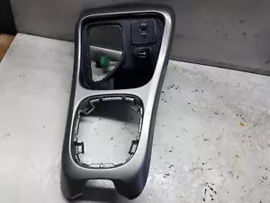 Jeep Compass 2017-2021 consola central cambio bisel cubierta T0521965 (M134) - Imagen 1 de 3