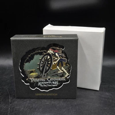 Prendedor Jumbo Disney Piratas Caribe Timonel Aventuras 7 Mares Laguna LE 750 Foto 1 de 4