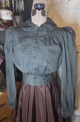 Ropa de trabajo victoriana verde azulado oscuro cintura de camisa con botones de caña espejada de metal Foto 1 de 4