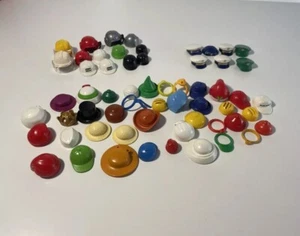 Set Playmobil Kopfbedeckungen 55 Teile Hüte, Helme, Mützen, usw. Konvolut - Bild 1 von 8