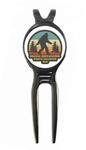 Bigfoot Social Distancing Champ Golfball Marker + Black Gunmetal Divot Tool - Bild 1 von 3