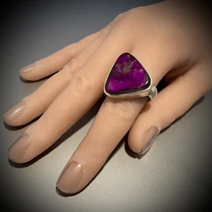NUEVO CON ETIQUETAS ANILLO SUGILITE NATIVO AMERICANO DE ALTA CALIDAD PLATA ESTERLINA TALLA 8.5 - Imagen 1 de 8