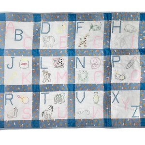Trapunta vintage cucita a mano coperta alfabeto bambino bambini decorazione asilo blu bianco - Foto 1 di 4