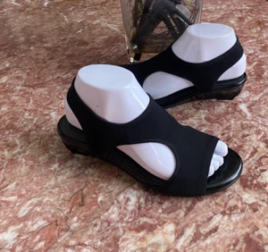 STUART WEITZMAN GIVER WOMEN'S DEMI BLACK STRETCH SANDAL SZ 7M EUC!  RETAIL $355 - Picture 1 of 13