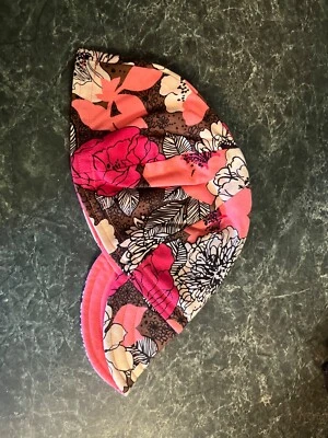 welding cap 7 1/4” solid peachy/pink panels with multicolor flowers - Image 1 of 3
