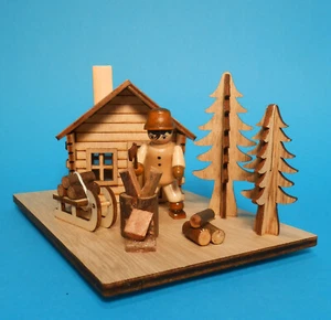 Räucherhaus Räucherhütte Räuchermann Räucher Figur Holzarbeiter mit Hacke NEU - Bild 1 von 4