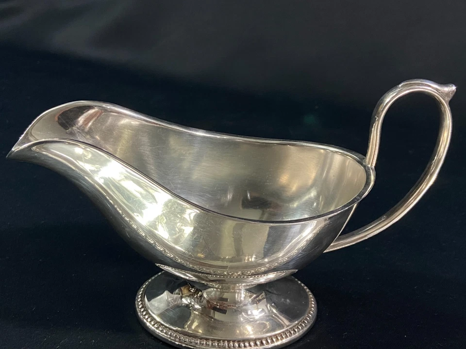 Saucière en métal argenté de style Louis XVI - Photo 1/4