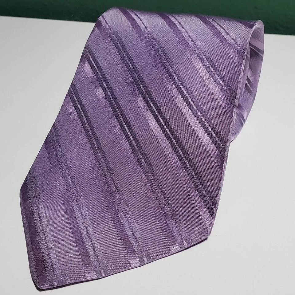 Gucci Y2K de la década de 2000 100 % seda púrpura metálico claro con rayas Repp Foto 1 de 4