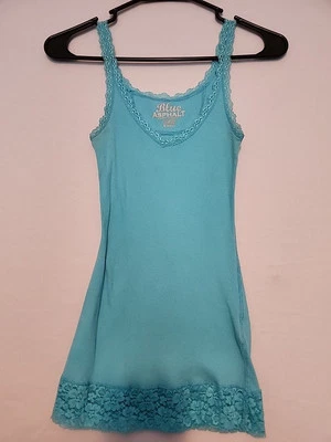 Camiseta sin mangas azul asfalto acanalada de encaje azul talla pequeña Foto 1 de 2