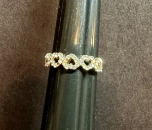 Anello fascia infinito a forma di cuore con strass oro e trasparenti misura 9 - Foto 1 di 7